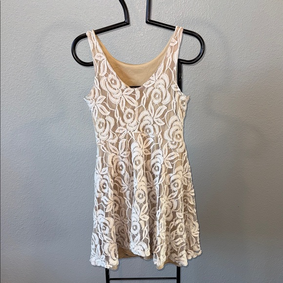 Philosophy Petite Lace Dress - Picture 5 of 6